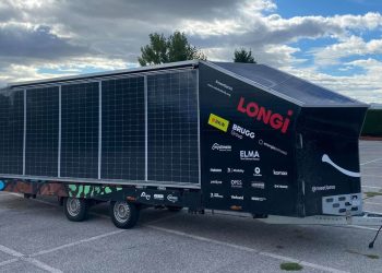 Στάση για φουλάρισμα… μπαταριών στο Hotel Pantelidis των 2 Tesla Model X της SolarButterfly