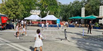 Τα μυστικά του τένις μύησε σε μικρούς και μεγάλους στην κεντρική πλατεία Πτολεμαΐδας  ο όμιλος αντισφαίρισης Πτολεμαΐδας