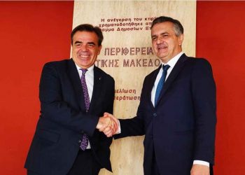 Έφτασε στην Περιφέρεια ο αντιπρόεδρος της ΕΕ Μαργαρίτης Σχοινάς