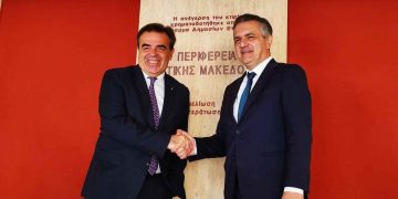 Έφτασε στην Περιφέρεια ο αντιπρόεδρος της ΕΕ Μαργαρίτης Σχοινάς
