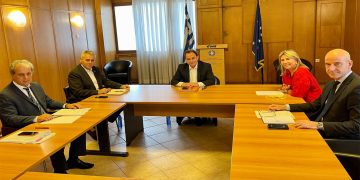 Συνάντηση Βουλευτών με τον ΥΠΑΑΤ Γιώργο Γεωργαντά για το πρόβλημα προώθησης των μήλων σε αγορές