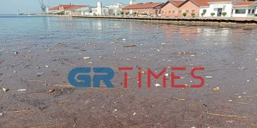 Θεσσαλονίκη: Απέραντος βούρκος ο Θερμαϊκός-Γέμισε σκουπίδια και φερτά υλικά (ΦΩΤΟ-VIDEO)