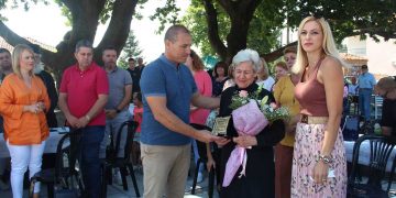 Σε κλίμα συγκίνησης στα εγκαίνια της βιβλιοθήκης «Εις Μνήμην Μαρίας Τοπάλη» στον Αετό Αμυνταίου