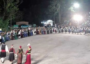 Ο Μητροπολίτης Σισανίου και Σιατίστης, σέρνει τον Τρανό Χορό- Με επιτυχία το 2ο Παμβοϊακό Αντάμωμα Χορευτικών Συλλόγων(VIDEO- ΦΩΤΟ)