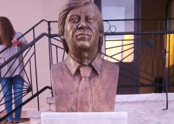 Μέσα σε κλίμα συγκίνησης έγιναν τα αποκαλυπτήρια της προτομής του αείμνηστου Πόντιου καλλιτέχνη Χρύσανθου στην Οινόη Κοζάνης