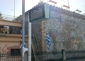 Επίκαιρες εικόνες με τη Γαλανόλευκη ΣΗΜΑΙΑ να “πρωταγωνιστεί”, ενόψει της 28ης Οκτωβρίου ! (της Κούλας Πουλασιχίδου)