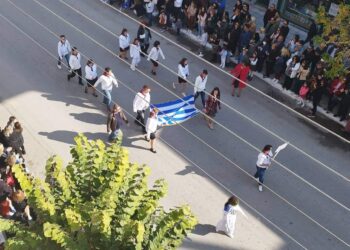 Πτολεμαΐδα: Θερμό χειροκρότημα στη μαθητική παρέλαση για την επέτειο του “ΟΧΙ”- Οι πρώτες εικόνες και βίντεο