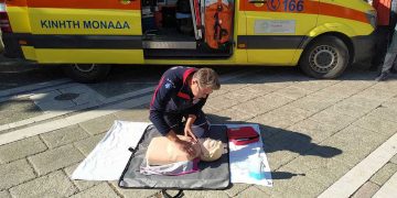 Πτολεμαΐδα: Παρουσίαση για την Καρδιοπνευμονική Αναζωογόνηση (ΚΑΡΠΑ) και τη χρήση απινιδωτή στην Κεντρική Πλατεία (φώτο-βίντεο)