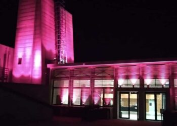 Στα ροζ η Κοβεντάρειος Δημοτική Βιβλιοθήκη για τον καρκίνο του μαστού