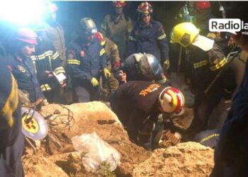 Βράχος έπεσε σε ενοικιαζόμενα δωμάτια στην Κρήτη: Νεκρή η μητέρα, τραυματίες πατέρας και παιδί