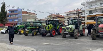 Αγρότες από Εορδαία – Αμύνταιο κατέβασαν τρακτέρ στο κέντρο του Αμυνταίου