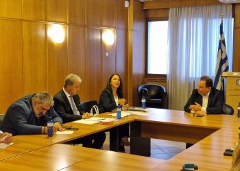 Γιατί αποχώρησε ο Υπουργός Αγροτικής Ανάπτυξης από τη συνάντηση με τους μηλοπαραγωγούς- Καλλιόπη Βέττα: «Θεσμική απρέπεια, πρέπει να δώσει λύση στο πρόβλημα»