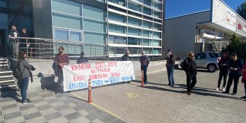 Διαμαρτυρία έξω από τη ΔΕΥΑ Κοζάνης: «Ούτε μέρα χωρίς θέρμανση»