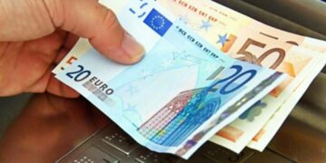 Ποια επιδόματα καταβάλλονται σήμερα – Μπαράζ πληρωμών από ΕΦΚΑ, ΔΥΠΑ και ΟΠΕΚΑ έως την Παρασκευή