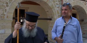 Εράτυρα Κοζάνης: Ιερέας αποχωρίστηκε με πόνο ψυχής το κοπάδι του λόγω οικονομικής δυσπραγίας (Vid)