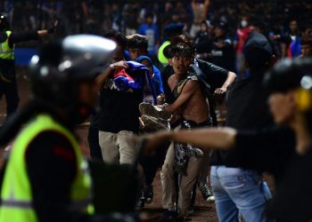 Τραγωδία στην Ινδονησία: Στους 130 οι νεκροί και 180 οι τραυματίες από τα σοβαρά επεισόδια μετά από ποδοσφαιρικό αγώνα