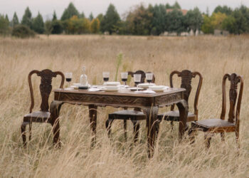 «Το κτήμα»  η παράσταση της κεντρικής σκηνής  του ΔΗ.Π.ΕΘΕ. Κοζάνης, με την υπογραφή του Λάκη Λαζόπουλου