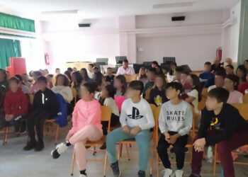 Κοζάνη: Για τους κινδύνους του Internet ενημέρωσε μικρούς μαθητές ο διοικητής του Τμήματος Ασφάλειας