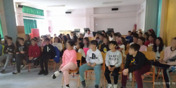 Κοζάνη: Για τους κινδύνους του Internet ενημέρωσε μικρούς μαθητές ο διοικητής του Τμήματος Ασφάλειας