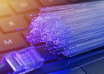 Οπτικές ίνες σε 15000 σχολεία με χρηματοδότηση από το Ταμείο Ανάκαμψης