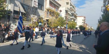 Παρουσία πλήθους κόσμου η παρέλαση στην Πτολεμαΐδα για την Εθνική Επέτειο του ΟΧΙ (βίντεο-φώτο)