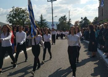Η παρέλαση στην Σιάτιστα για την επέτειο της 28ης Οκτωβρίου (φώτο)