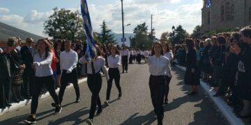 Η παρέλαση στην Σιάτιστα για την επέτειο της 28ης Οκτωβρίου (φώτο)