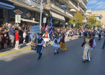 Κοζάνη: Λαμπρή παρέλαση μαθητών -Θερμό το χειροκρότημα του κόσμου