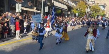 Κοζάνη: Λαμπρή παρέλαση μαθητών -Θερμό το χειροκρότημα του κόσμου
