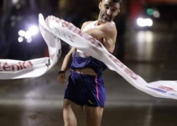 Πρώτος ο Μιχάλης Παρμάκης στον νυχτερινό Ημιμαραθώνιο της Θεσσαλονίκης