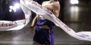 Πρώτος ο Μιχάλης Παρμάκης στον νυχτερινό Ημιμαραθώνιο της Θεσσαλονίκης