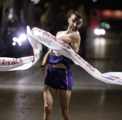 Πρώτος ο Μιχάλης Παρμάκης στον νυχτερινό Ημιμαραθώνιο της Θεσσαλονίκης