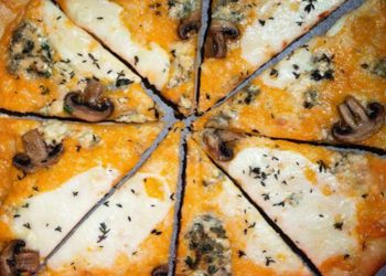 H βασική ζύμη για πίτσα του Χριστόφορου Πέσκια + 2 εύκολες ιδέες για μαργαρίτα και 4 τυριά (βίντεο)