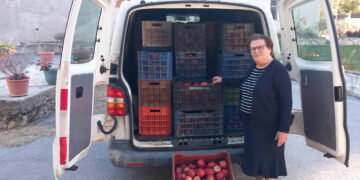 Προσφορά αγάπης από το Επιμελητήριο Φλώρινας – Παραδόθηκαν στο γηροκομείο Φλώρινας 1250 κιλά μήλα!