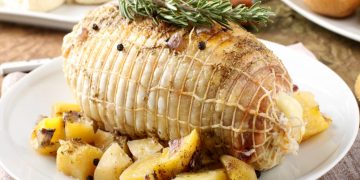 Συνταγή για ρολό κοτόπουλο με πατάτες στο φούρνο