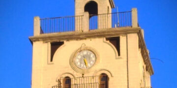 Το ρολόι της Κοζάνης παραμένει σε θερινή ώρα, μια ώρα μπροστά