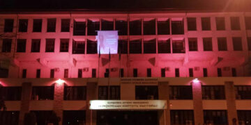 Ροζ φωτίστηκε η Περιφερειακή Ενότητα Καστοριάς ως μήνυμα ευαισθητοποίησης κατά του καρκίνου του μαστού