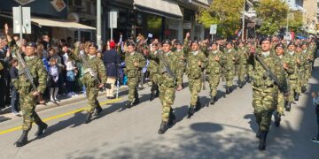 Κοζάνη: Η παρέλαση των στρατιωτικών τμημάτων