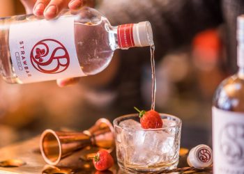 Το STRAWBAR στη Θεσσαλονίκη – Eau de vie Outdoor Tasting