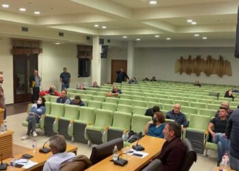 Διχασμός στην Ακρινή- Διακοπή της συνεδρίασης του Δ.Σ. Κοζάνης μετά την αντιπαράθεση Καζαντζίδη- Πουτογλίδη(VIDEO)