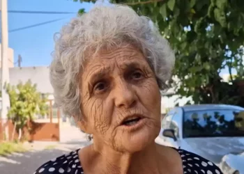 Γιαγιά έστησε απίστευτη παγίδα σε απατεώνα που ήθελε να της αποσπάσει χρήματα – Πώς τον οδήγησε στη σύλληψη!