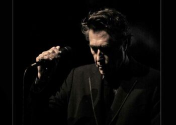 Οι μουσικές επιλογές του e-ptolemeos.gr – Bryan Ferry & Jorja Chalmers, saxophone – Like A Hurricane (Live In Lyon, 2013)