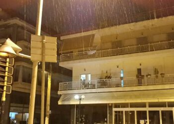 Χιονόνερο αυτή την ώρα στην Πτολεμαΐδα (βίντεο)