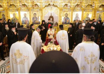 Με δάκρυα στα μάτια το “ύστατο χαίρε” του Οικουμενικού Πατριάρχη στον Αρχιεπίσκοπο Χρυσόστομο