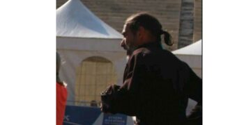 Ο Πτολεμαϊδιώτης Στρατιωτικός Ιερέας Πατήρ Αθανάσιος Βλαχοδήμος “έτρεξε” στον Αυθεντικό Μαραθώνιο της Αθήνας! (της Κούλας Πουλασιχίδου)