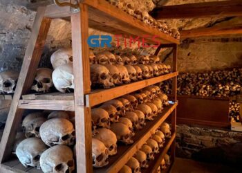 Άγιον Όρος: Το οστεοφυλάκιο–νεκροταφείο που «κόβει» την ανάσα