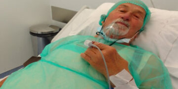 Πτολεμαΐδα: Με εγχείρηση καταρράκτη ξεκίνησαν τα Χειρουργεία Ημέρας στην Οφθαλμολογική – «Μπάμπης να πούμε» Καραφουλίδης: «Το συστήνω με κλειστά μάτια»