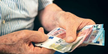 Χατζηδάκης: Έκτακτο επίδομα 250 ευρώ σε πάνω από 1 εκατ. συνταξιούχους πριν τα Χριστούγεννα