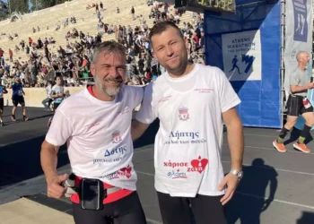 Μαραθώνιος: Δότης μυελού των οστών τερμάτισε χέρι χέρι με τον λήπτη!