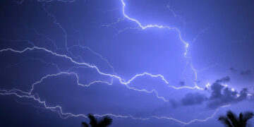 Έκτακτο δελτίο καιρού ΕΜΥ: Πού θα σημειωθούν ισχυρές καταιγίδες μέχρι το βράδυ